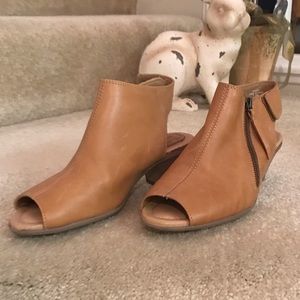 Earth Origins Kristy Sz 7.5 Brown Leather Sandals